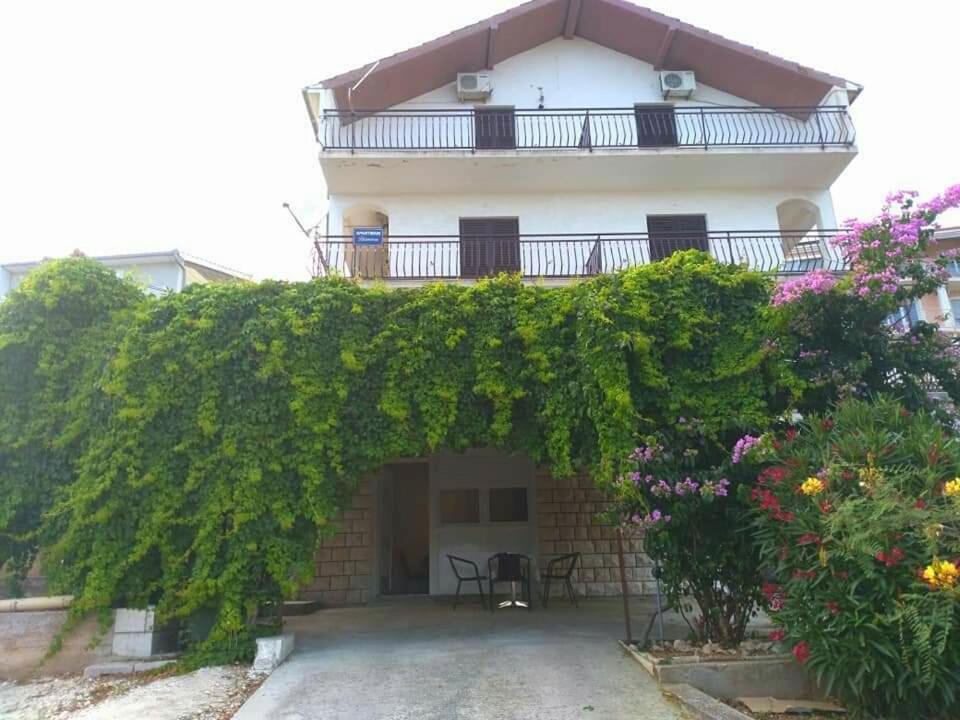 Apartmani Ruzmarin - Seget Donji, Трогир Екстериор снимка