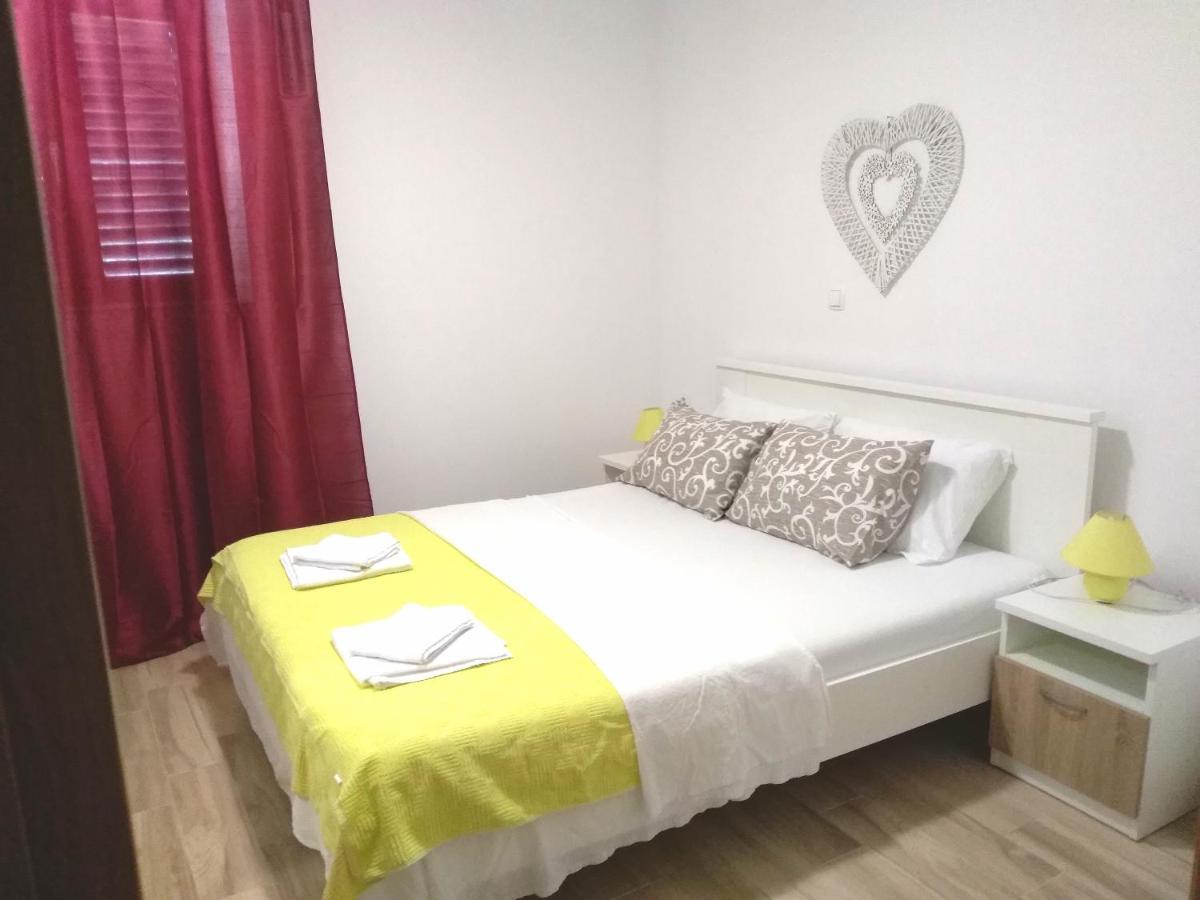 Apartmani Ruzmarin - Seget Donji, Трогир Екстериор снимка