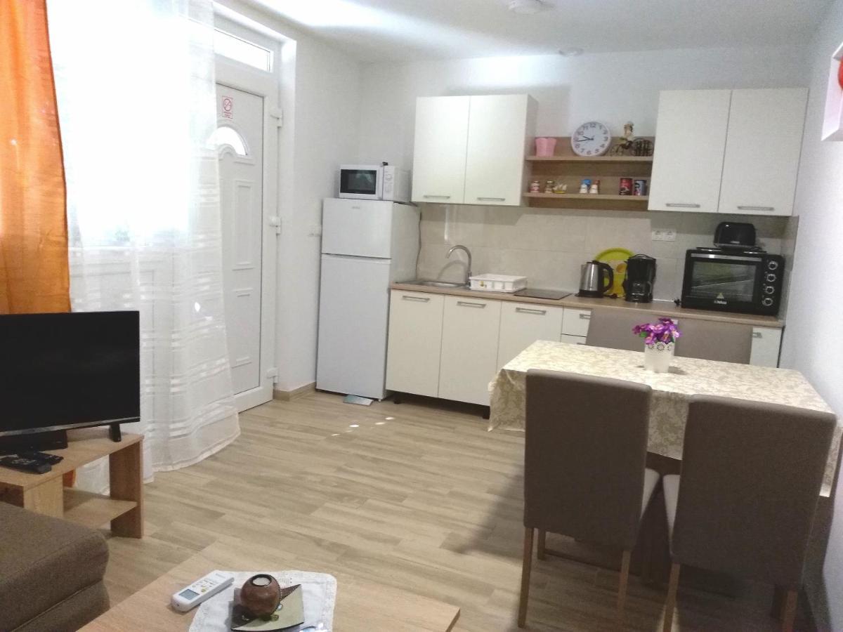 Apartmani Ruzmarin - Seget Donji, Трогир Екстериор снимка